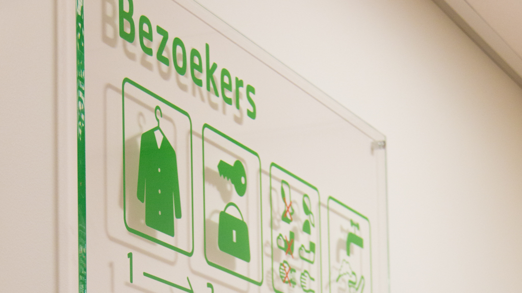 Bord met afdelingsregels intensive care neonatologie